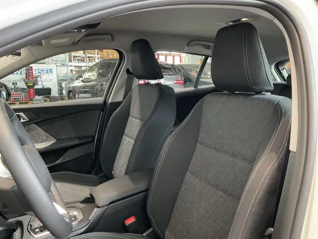 BMW 1 Series view 8