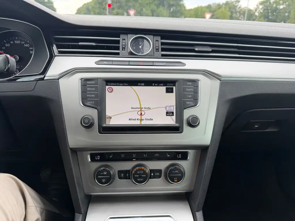 Volkswagen Passat Variant Passat | Massage | Ambiente | ACC | Kamera | TÜV Bild 16
