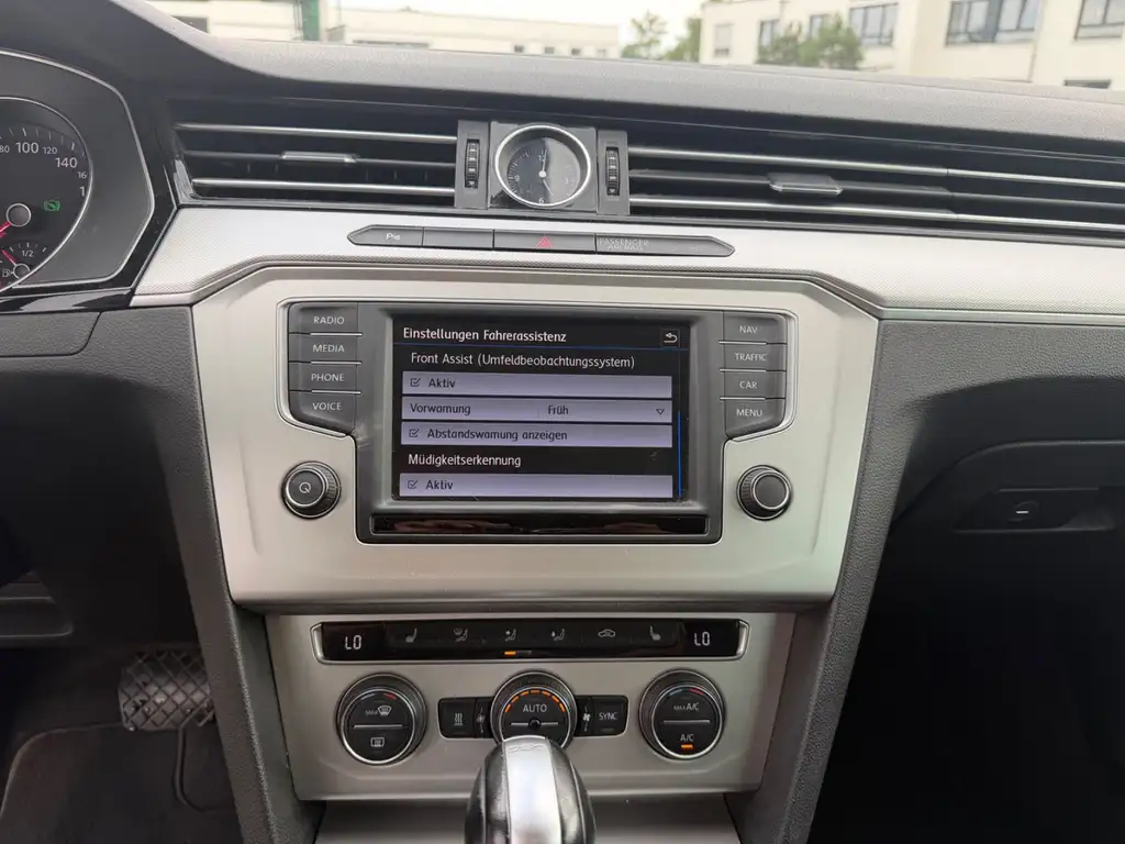 Volkswagen Passat Variant Passat | Massage | Ambiente | ACC | Kamera | TÜV Bild 18