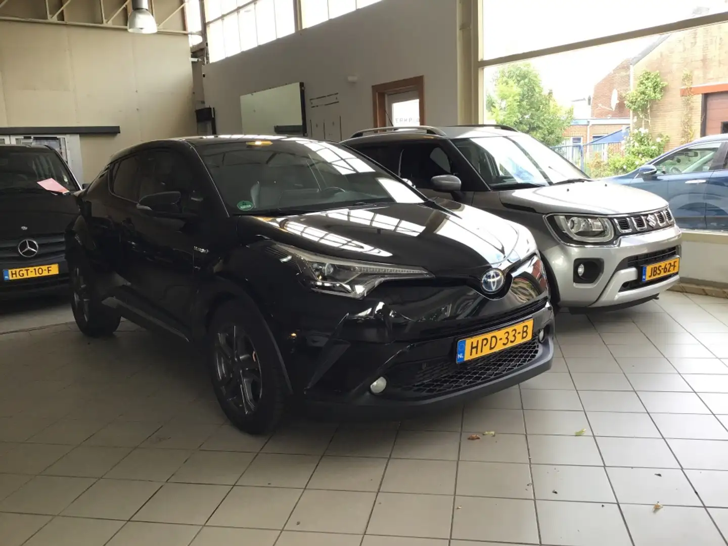 Toyota C-HR 1.8 Hyb. Exec. Ult. Zwart - 2