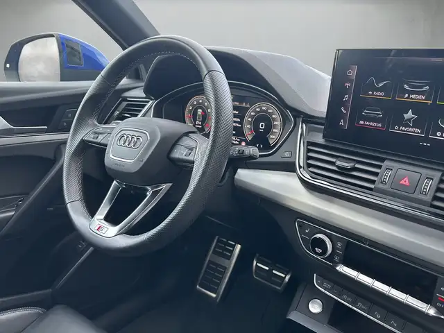 Audi Q5 view 8