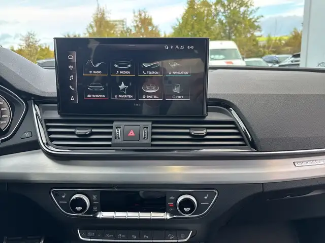 Audi Q5 view 12