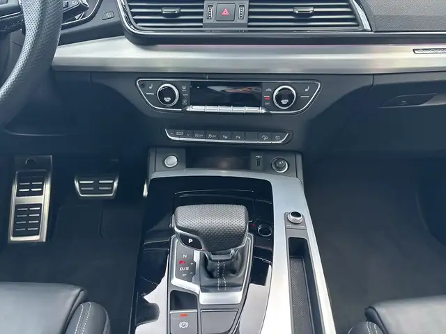 Audi Q5 view 10