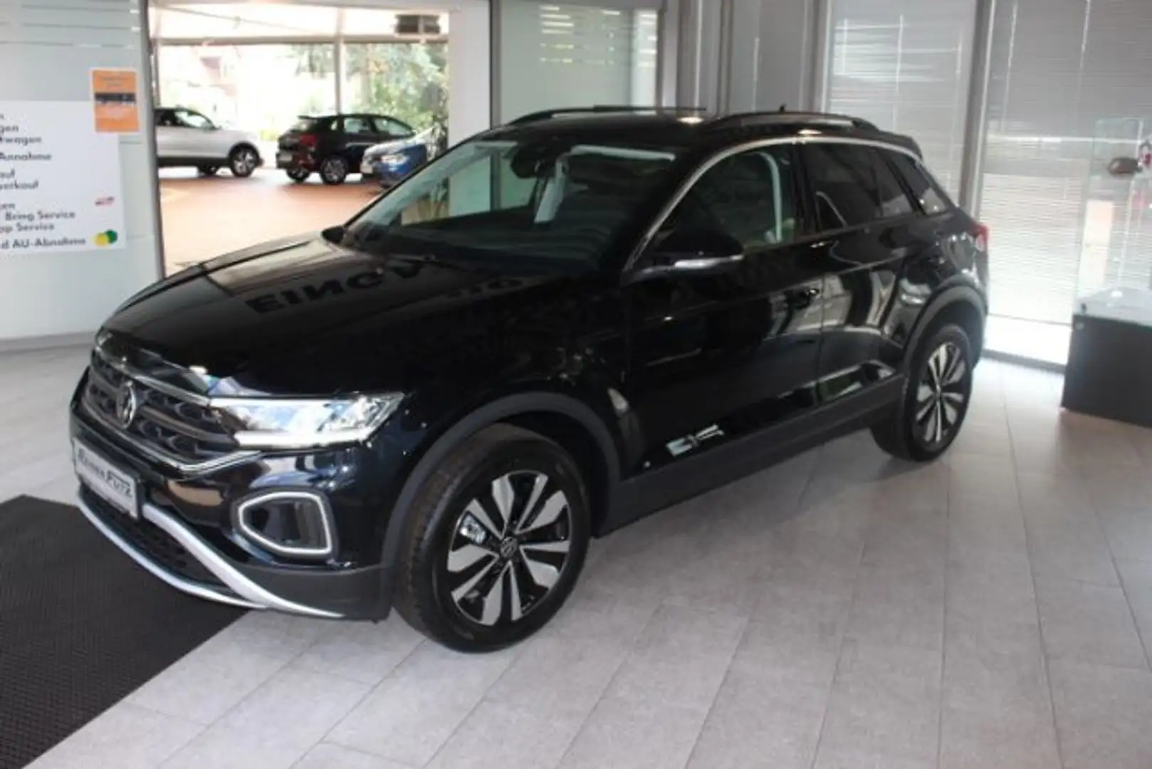 Volkswagen T-Roc 1.0 TSI Life LM 17, RFK,. Assist. P. LED Zwart - 2