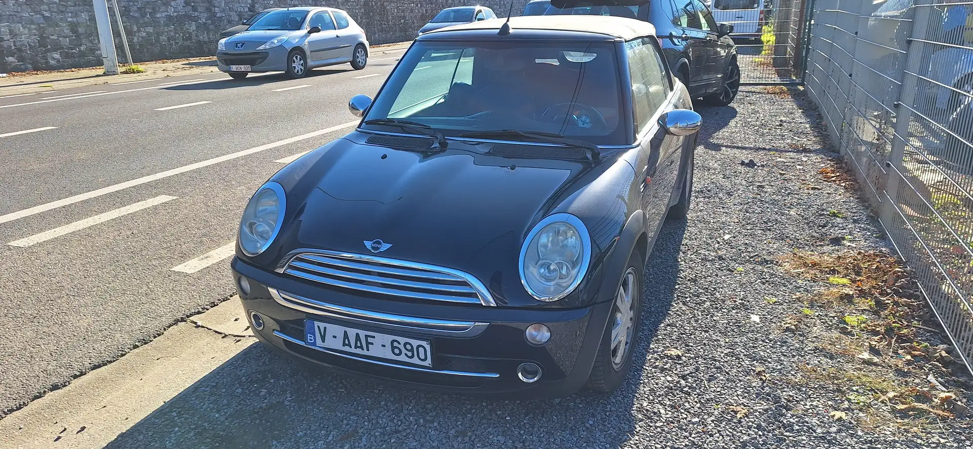 MINI Cooper Cabrio Mini Cabriolet 1.6i 16v Cooper Zwart - 1