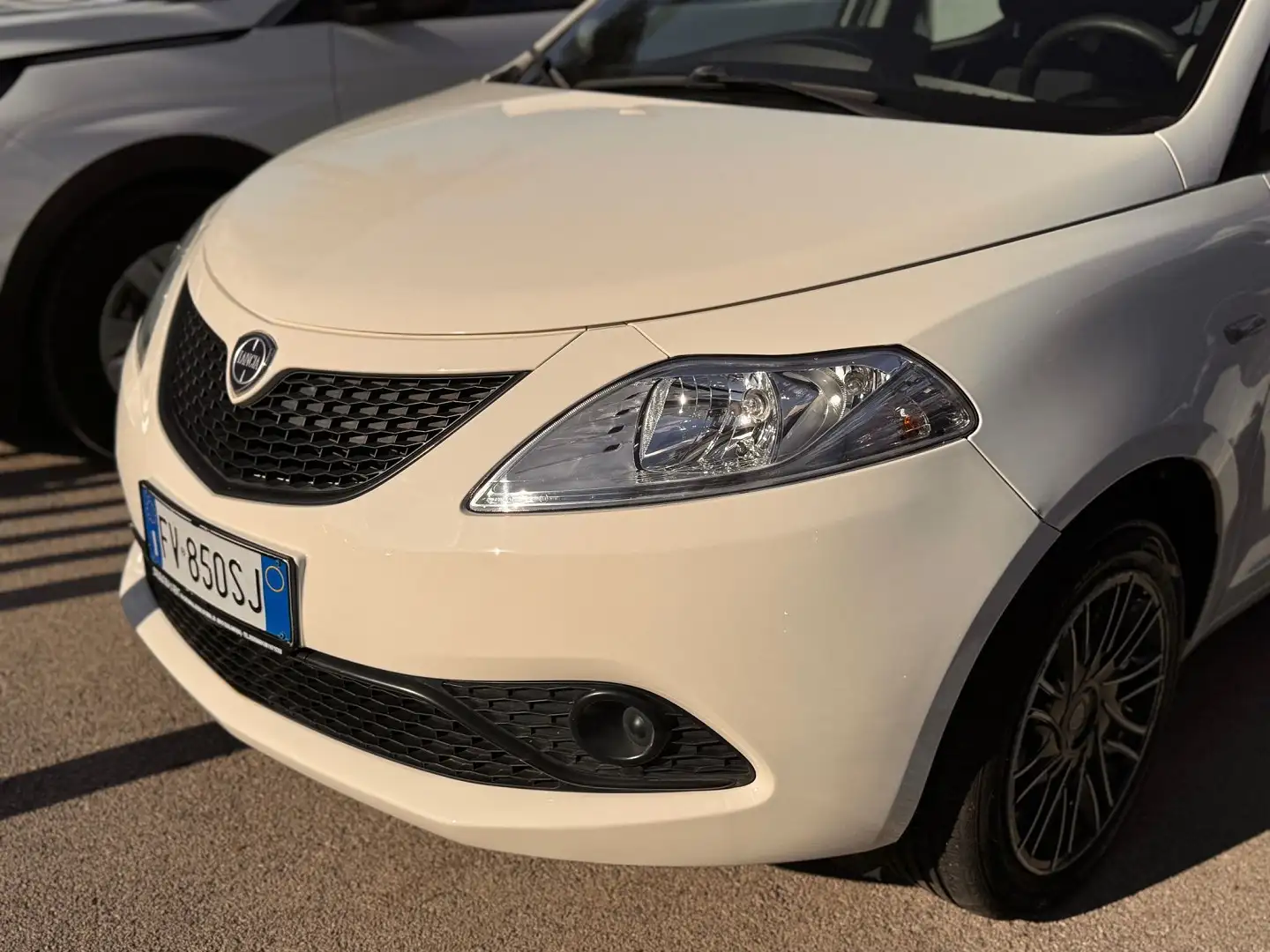 Lancia Ypsilon Ypsilon 1.2 69 CV My19 S&S Gold Bianco - 2
