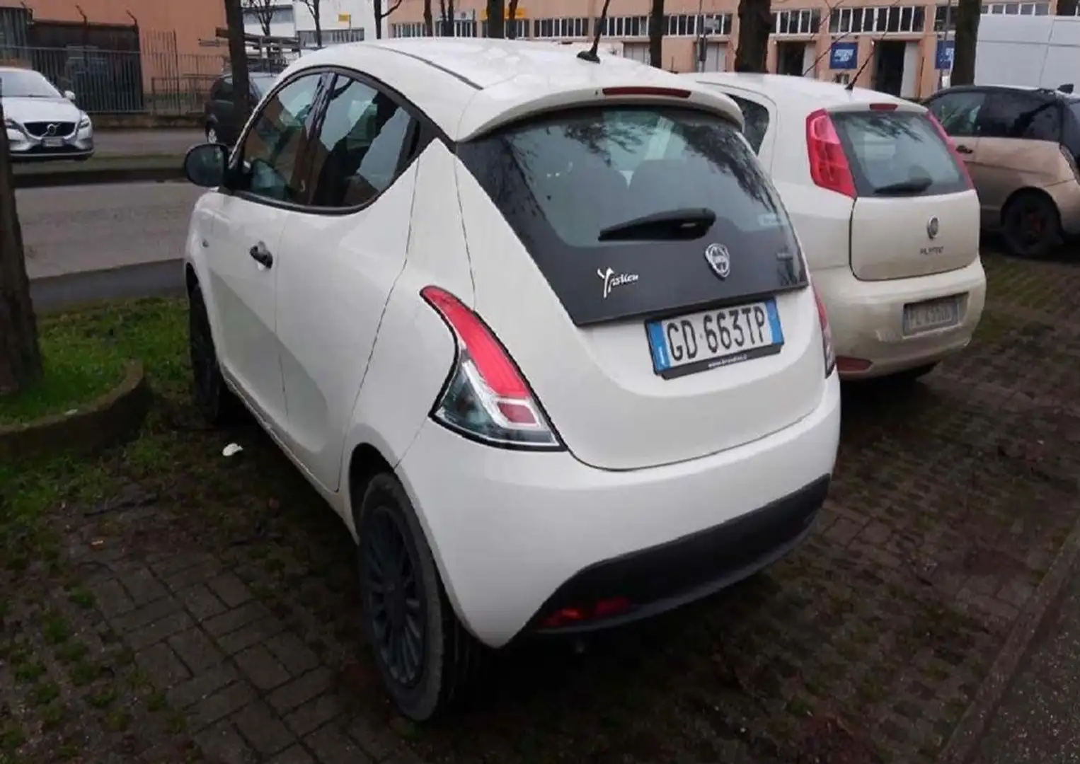 Lancia Ypsilon Ypsilon+III+2015+1.0+firefly+hybrid+Silver+s Blanco - 1