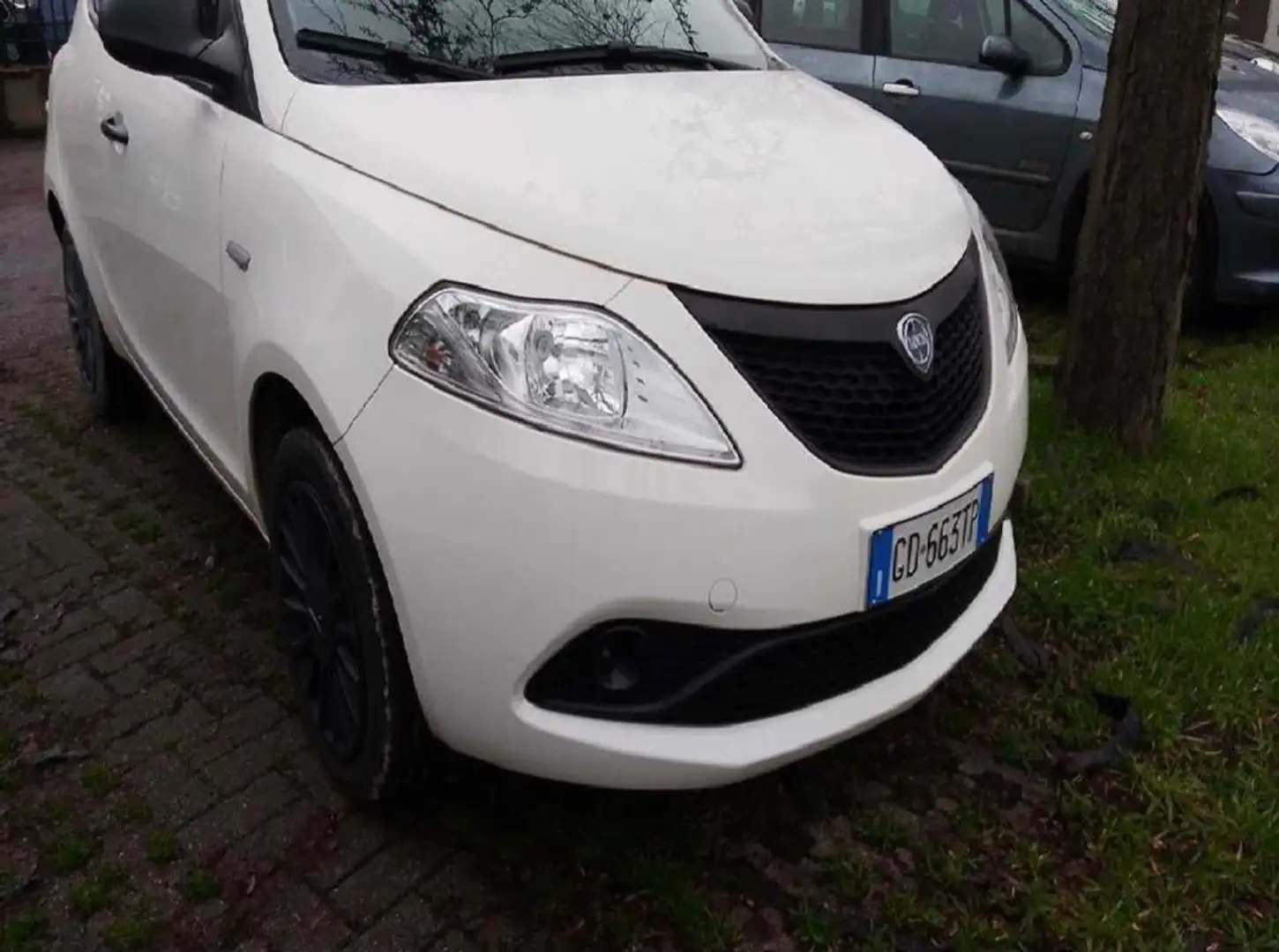 Lancia Ypsilon Ypsilon+III+2015+1.0+firefly+hybrid+Silver+s Blanco - 2
