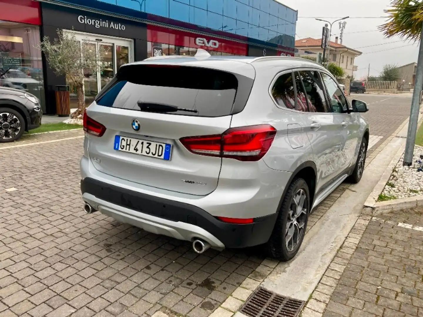 BMW X1 X1 sDrive18d xLine Plus Grau - 2