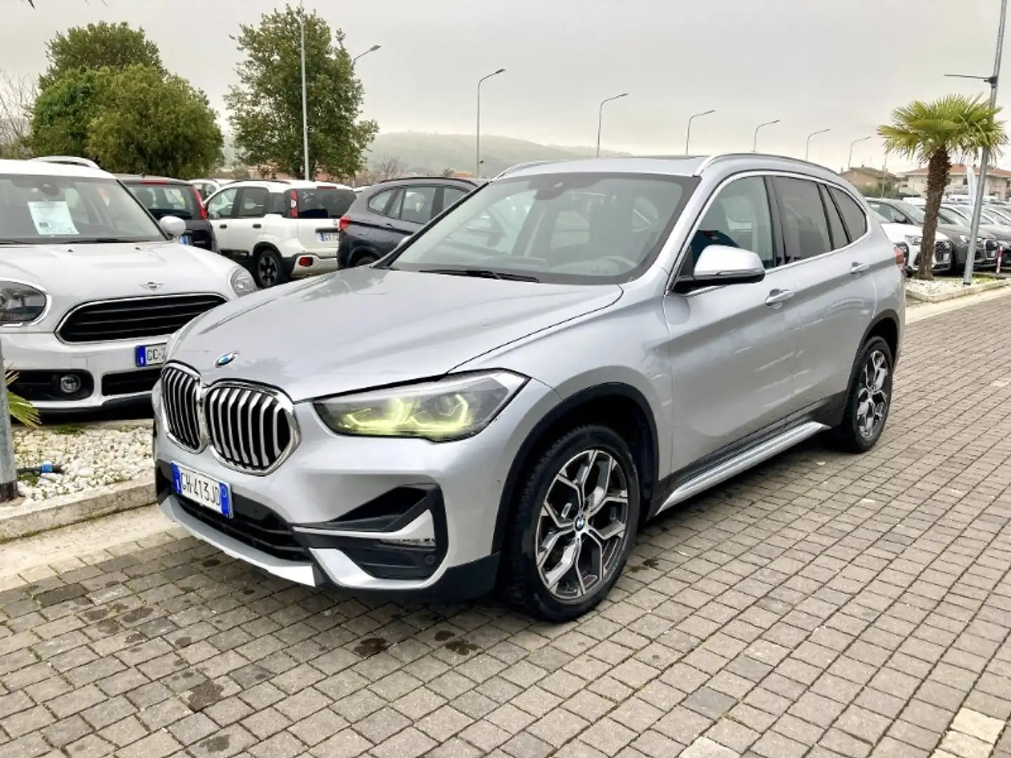 BMW X1 X1 sDrive18d xLine Plus Grau - 1