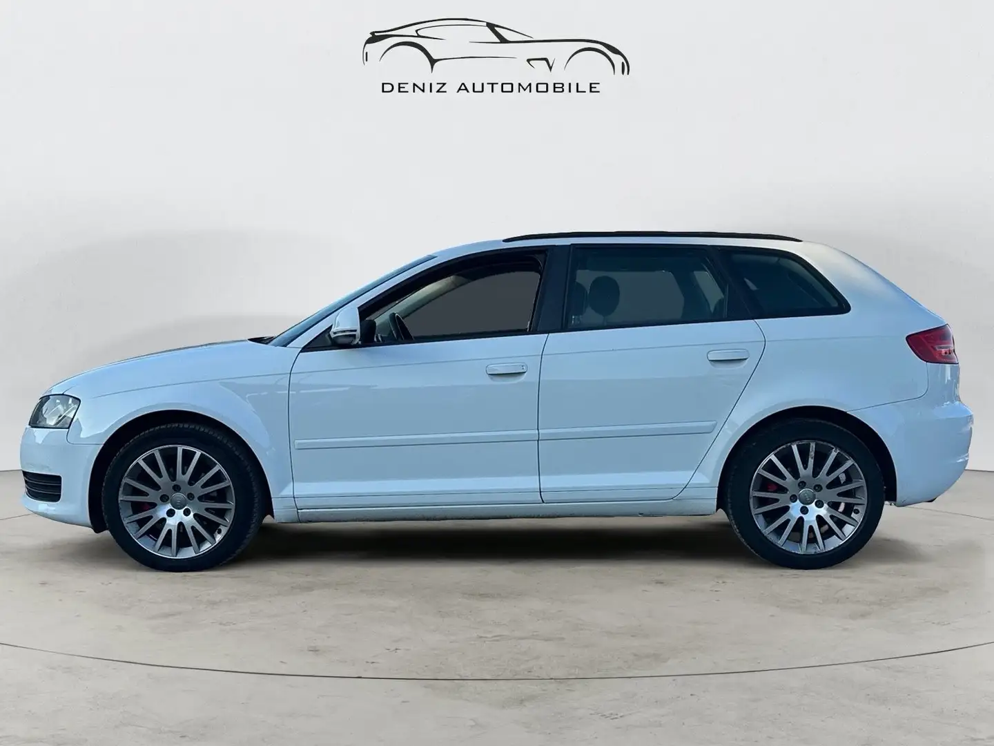 Audi A3 Sportback 1.6 TDI Attraction Білий - 2