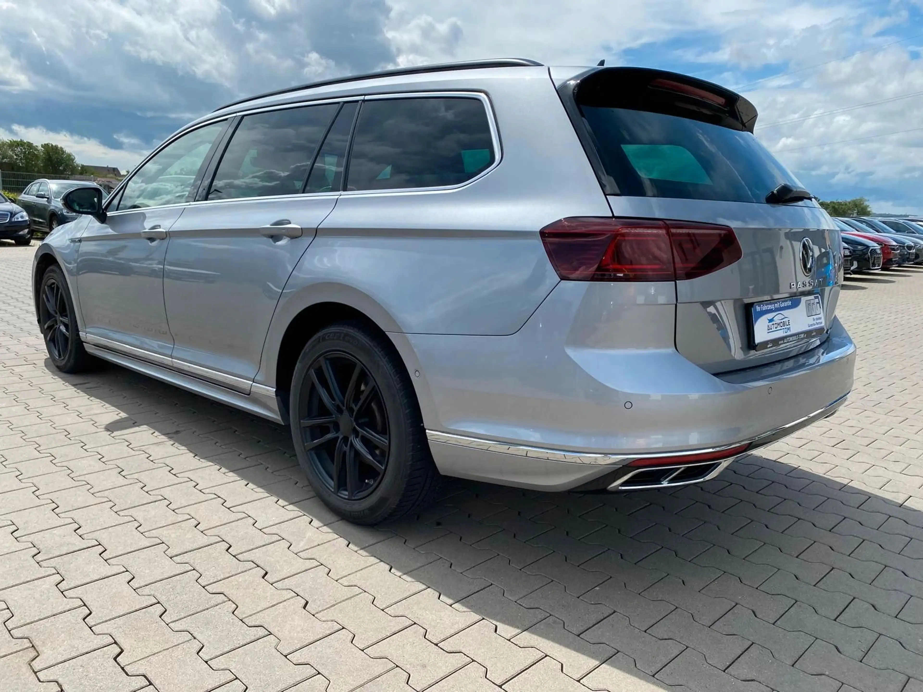 Volkswagen Passat Variant Business 4Motion/ R-Line — photo 10