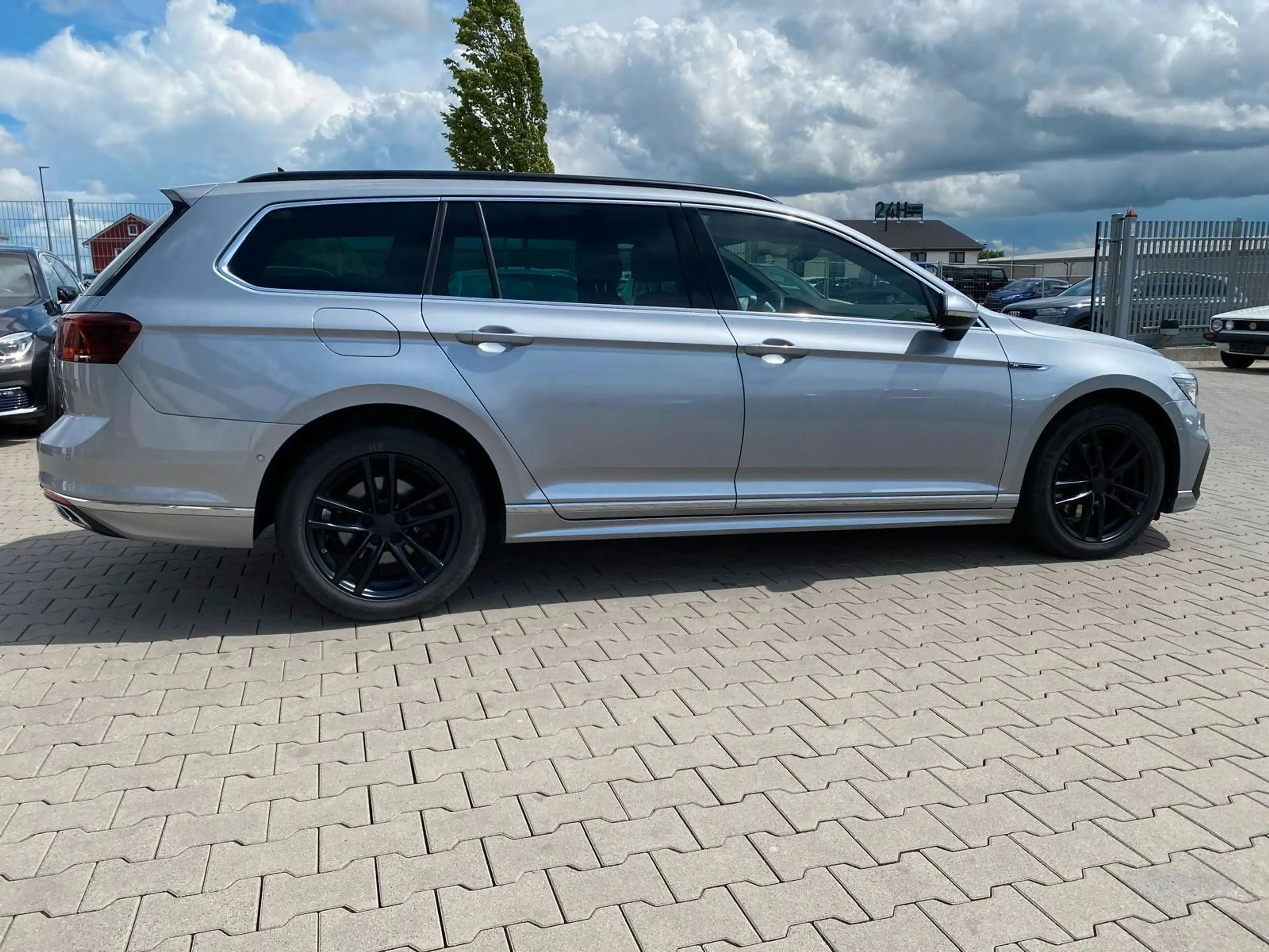 Volkswagen Passat Variant Business 4Motion/ R-Line — photo 8