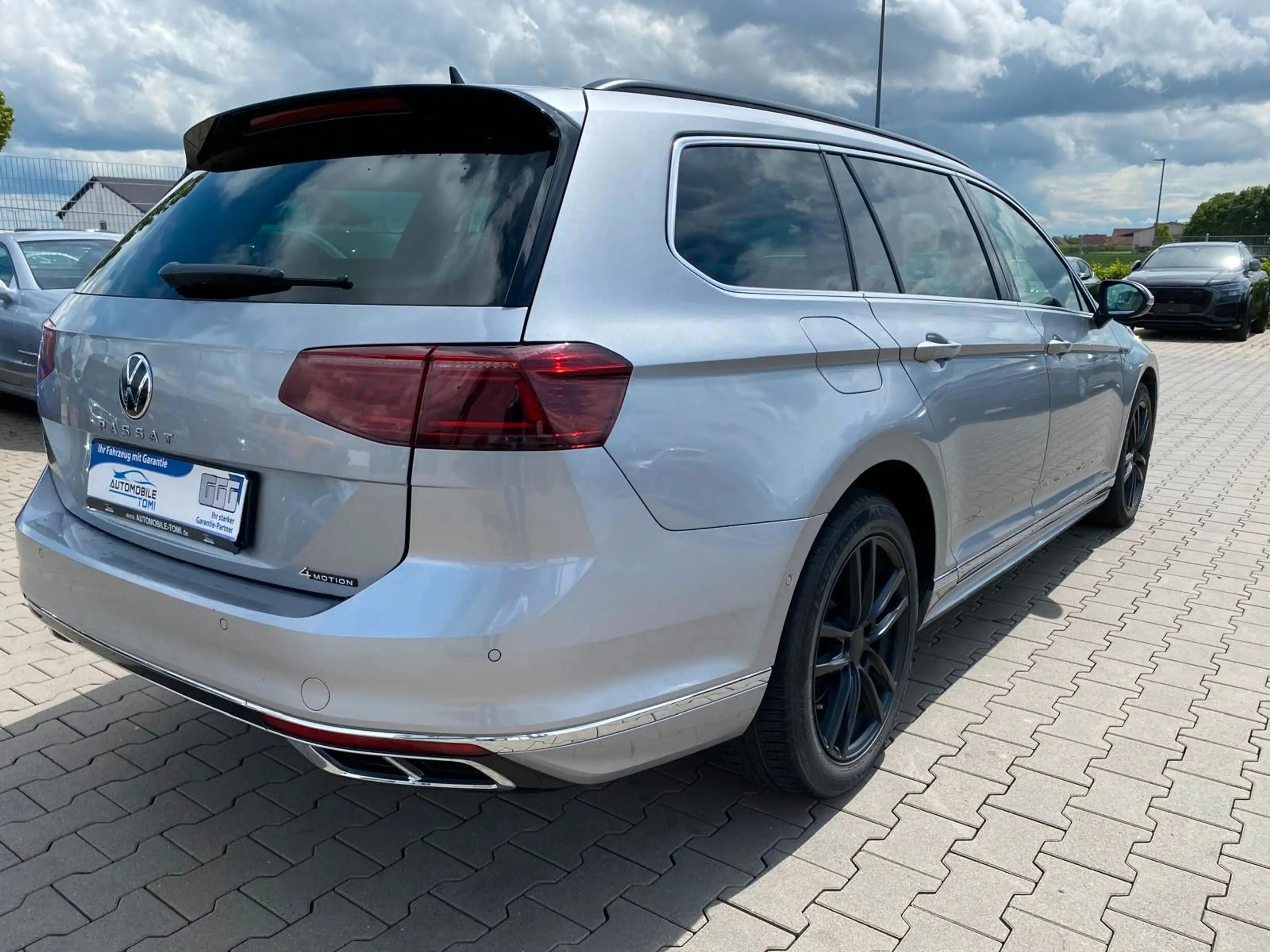 Volkswagen Passat Variant Business 4Motion/ R-Line — photo 3