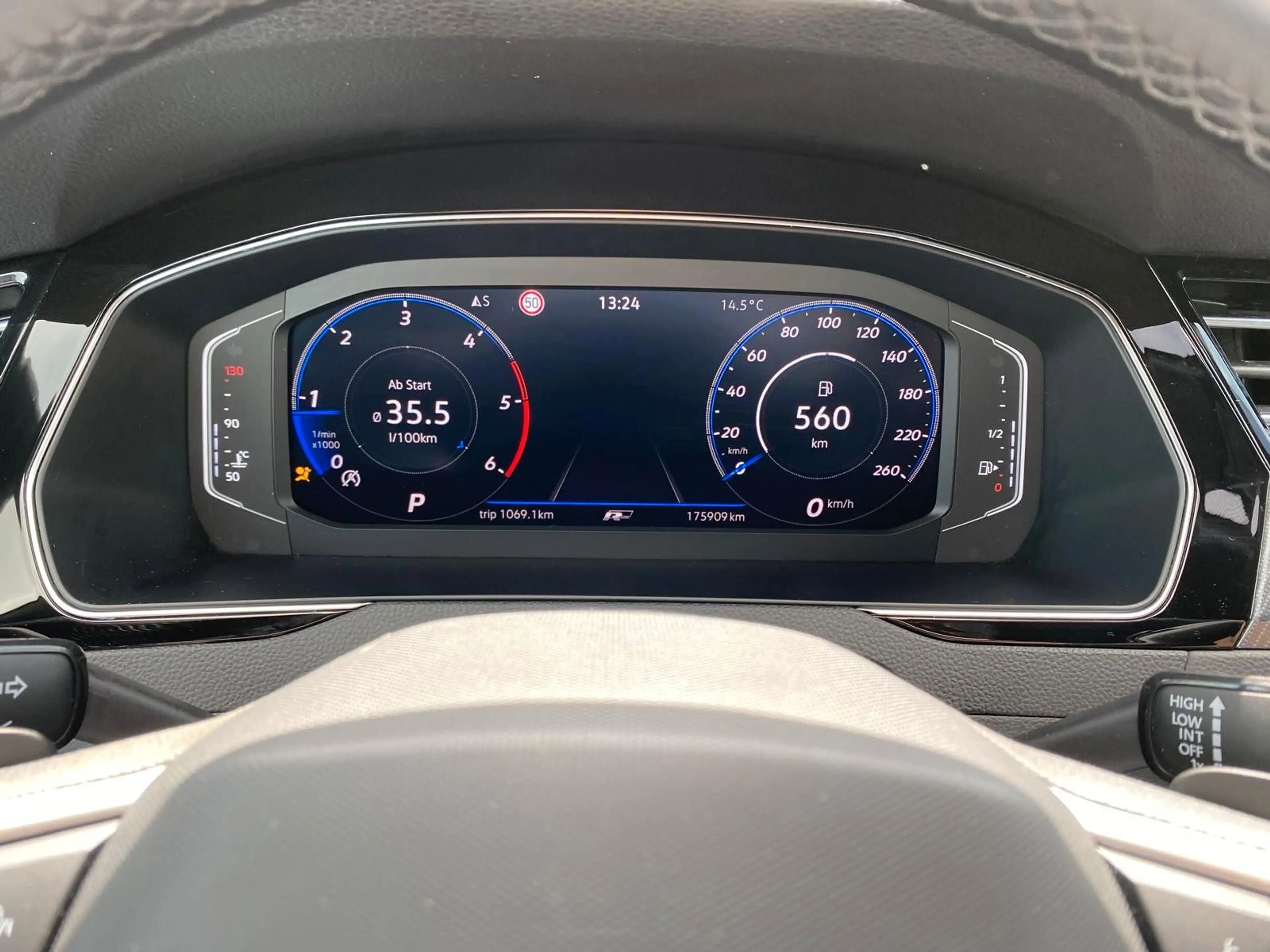 Volkswagen Passat Variant Business 4Motion/ R-Line — photo 15