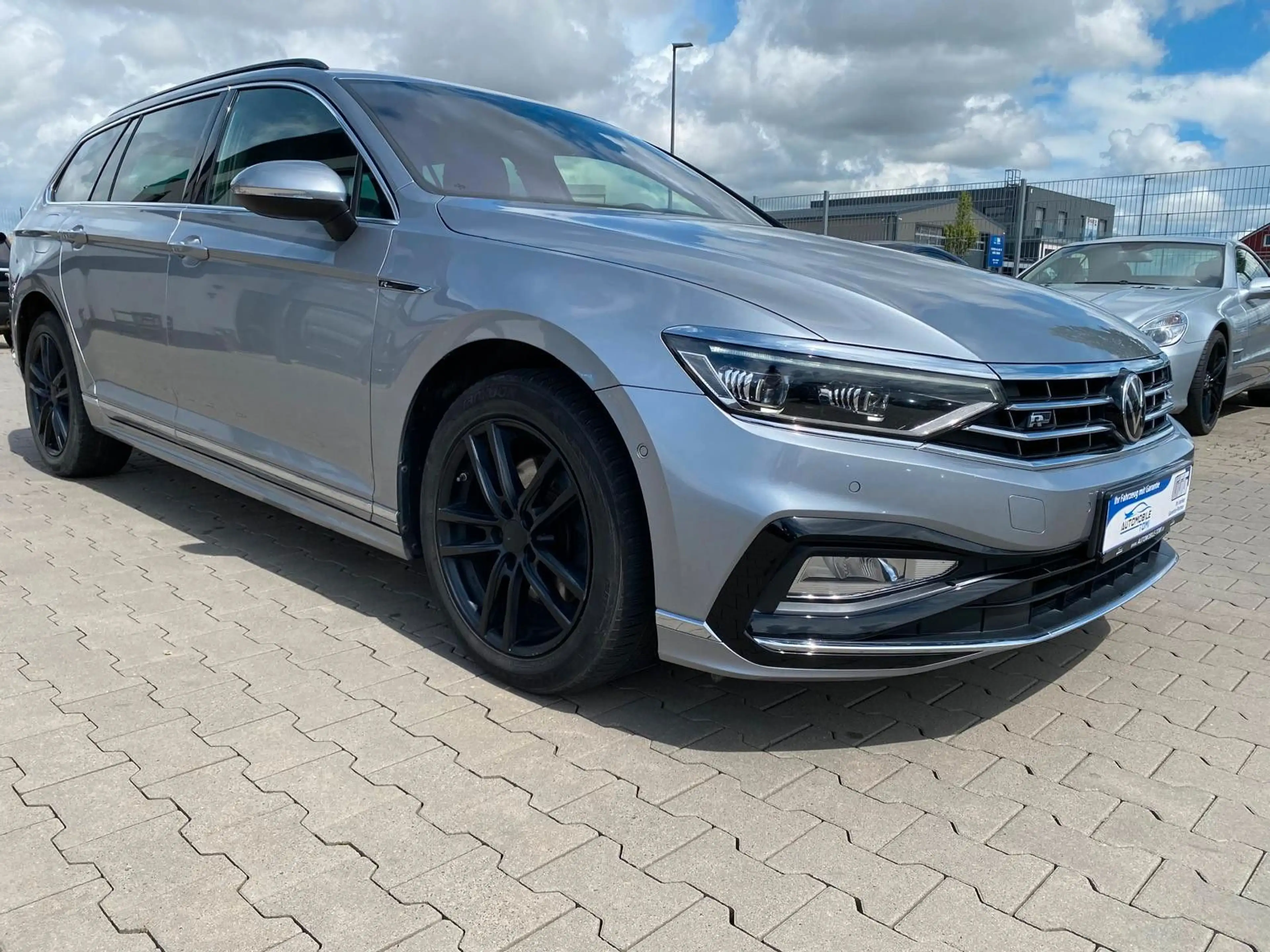 Volkswagen Passat Variant Business 4Motion/ R-Line