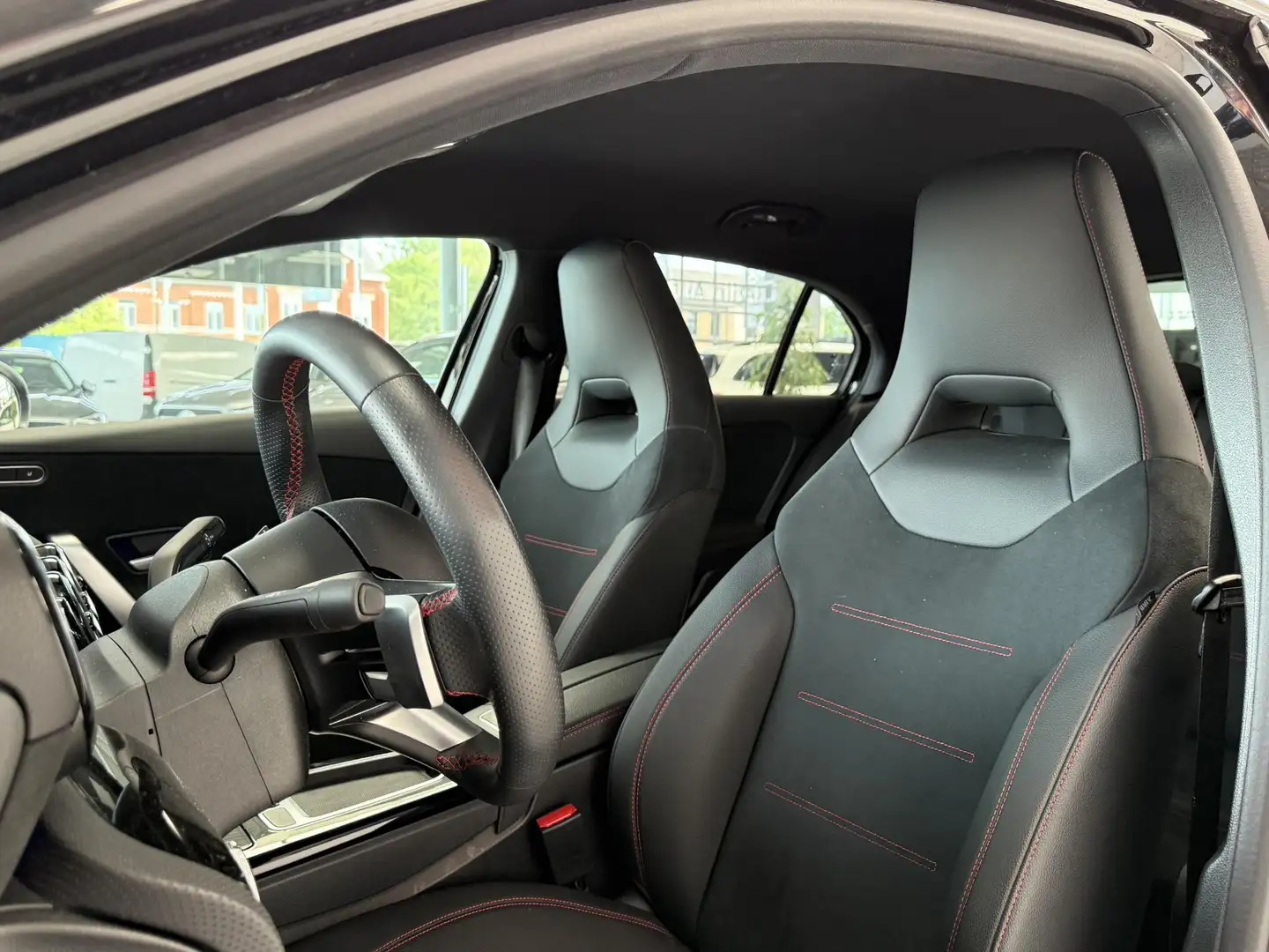 Mercedes-Benz A 180 Hatchback AMG Line | Nightpack | Verwarmde Zetels Noir - 2