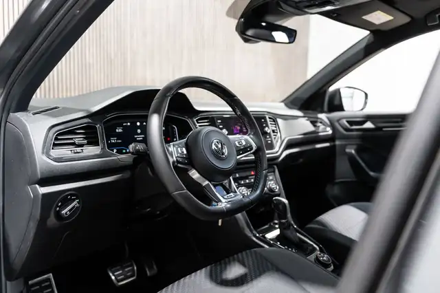 Volkswagen T-Roc view 14