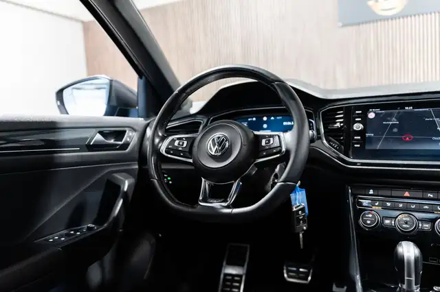 Volkswagen T-Roc view 13