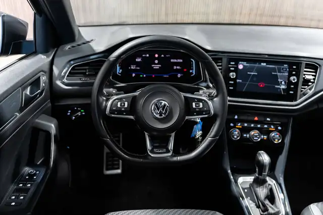 Volkswagen T-Roc view 12