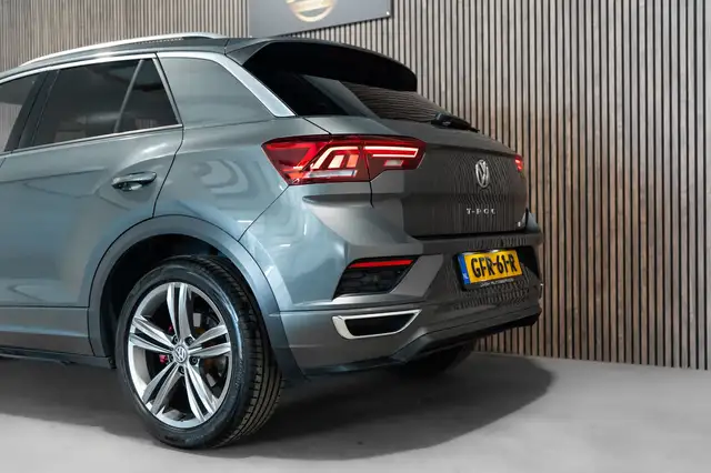 Volkswagen T-Roc view 7