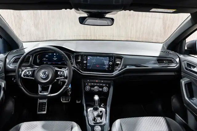 Volkswagen T-Roc view 11
