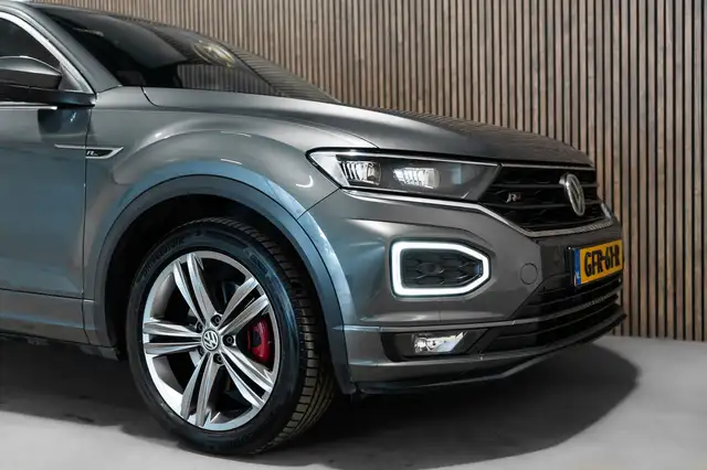 Volkswagen T-Roc view 6