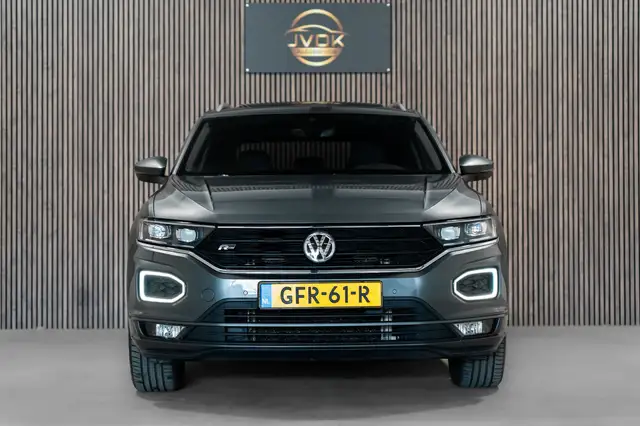 Volkswagen T-Roc view 4