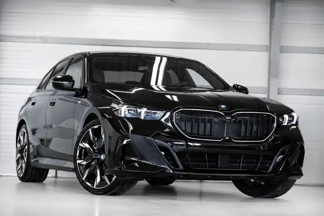 Bmw 540 d xDrive M Sport Pro B&W Iconic Glow R20