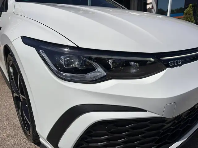 Volkswagen Golf view 3