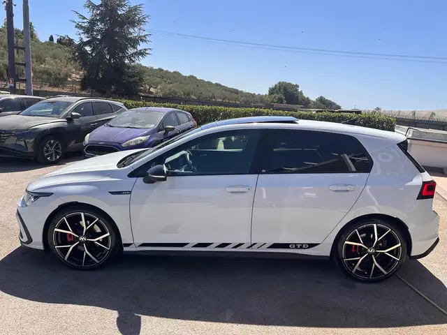 Volkswagen Golf view 4