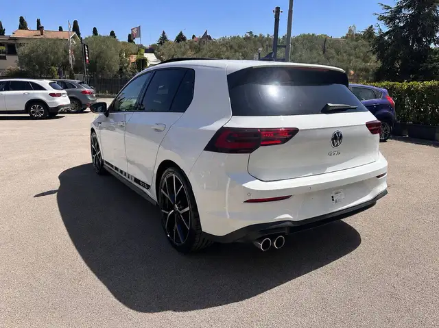 Volkswagen Golf view 5