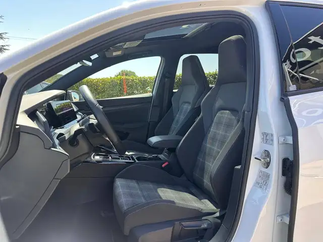 Volkswagen Golf view 11