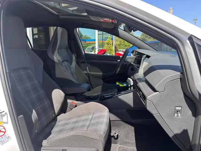 Volkswagen Golf view 12