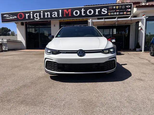 Volkswagen Golf main image