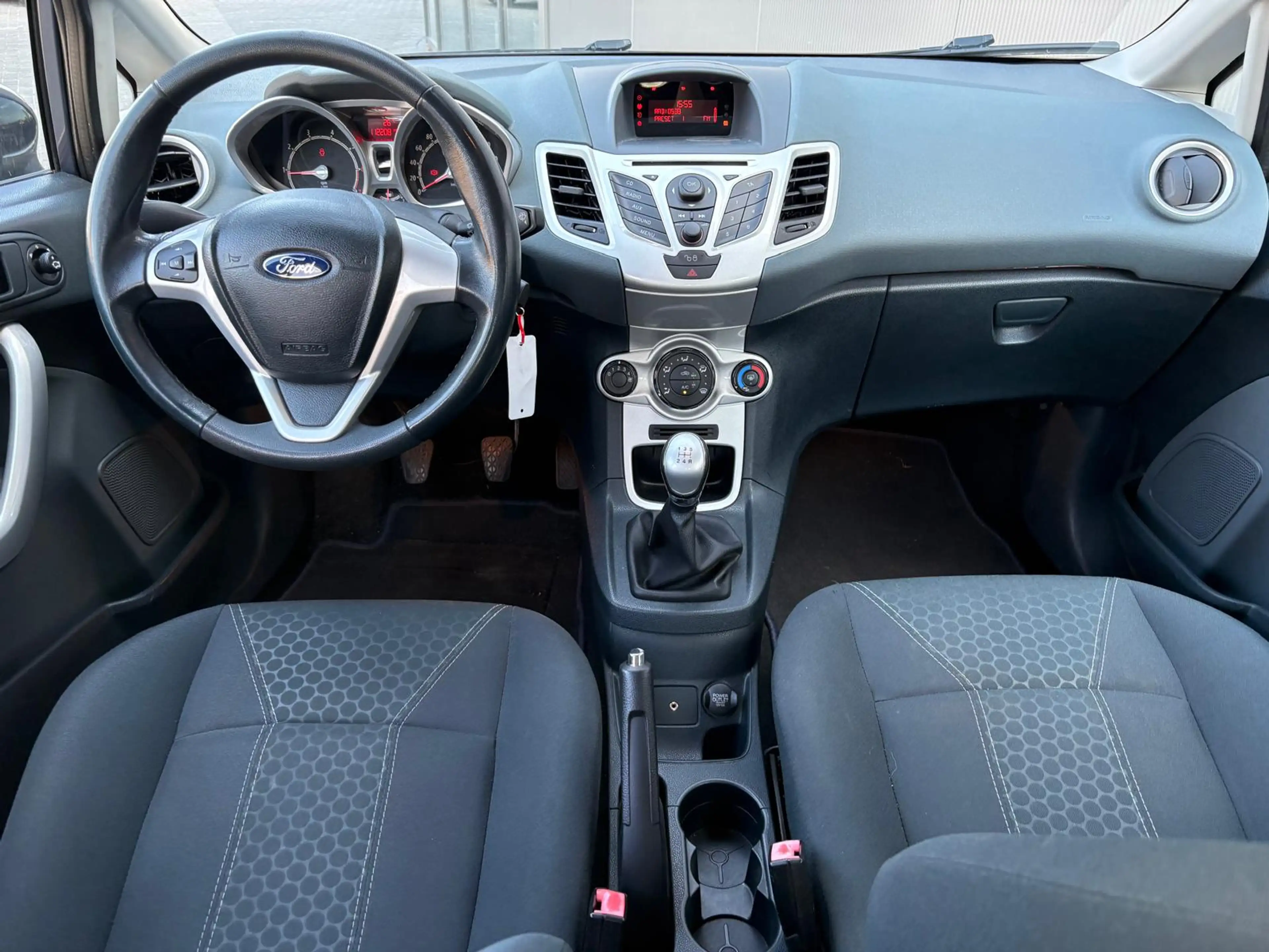 Ford Fiesta 1.6 16v 120PK Titanium Airco/Trekhaak/Elektrisch-p — photo 6