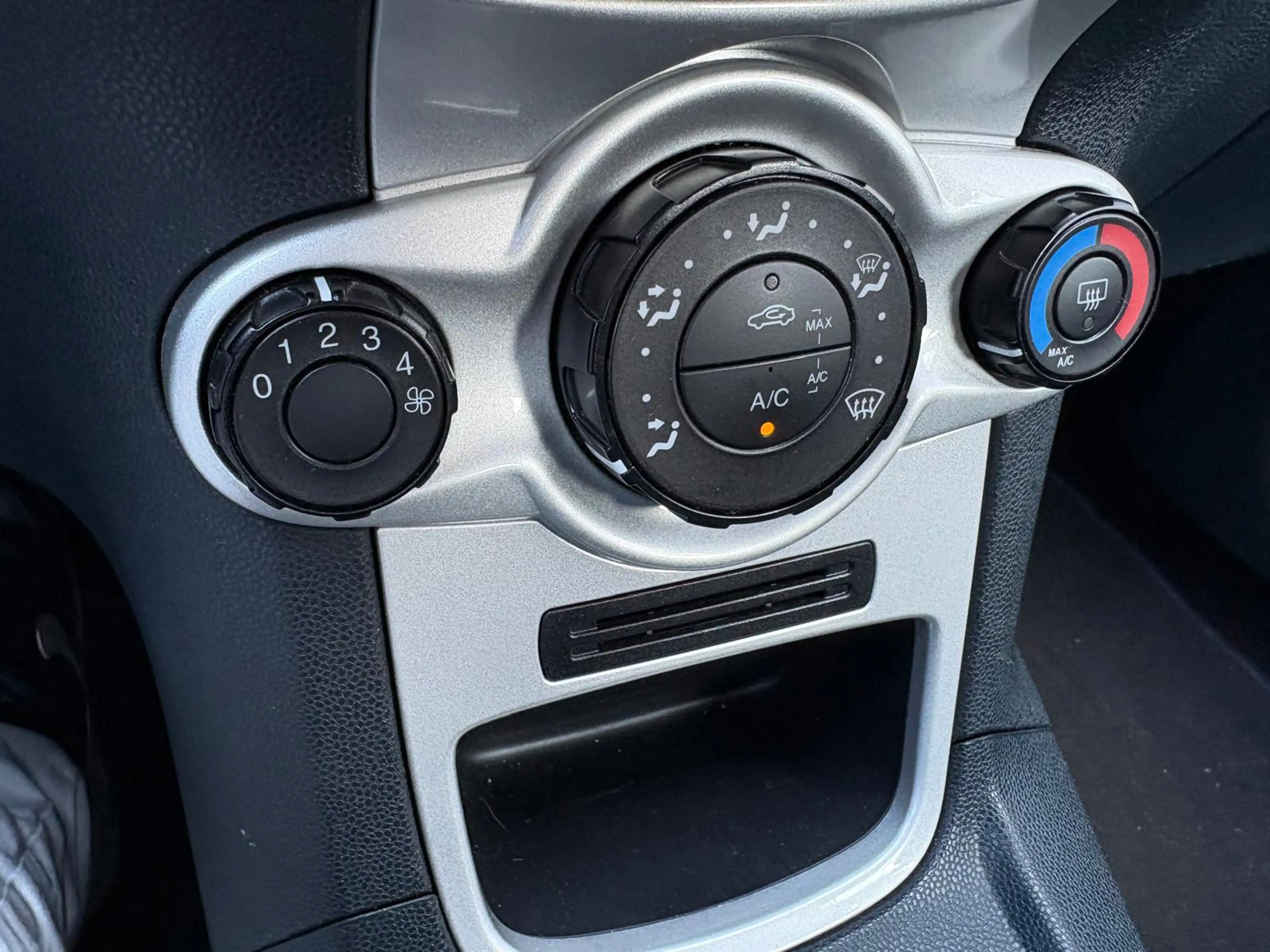 Ford Fiesta 1.6 16v 120PK Titanium Airco/Trekhaak/Elektrisch-p — photo 16