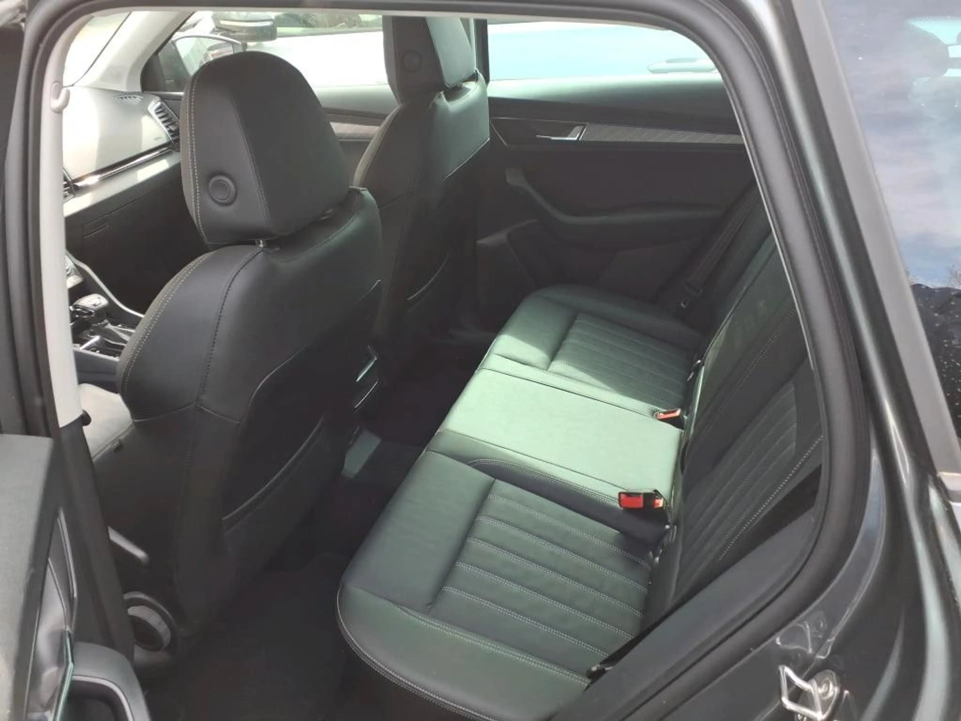 Skoda Karoq Style 4x4 2.0TDI DSG Navi AHK ACC LED — photo 6