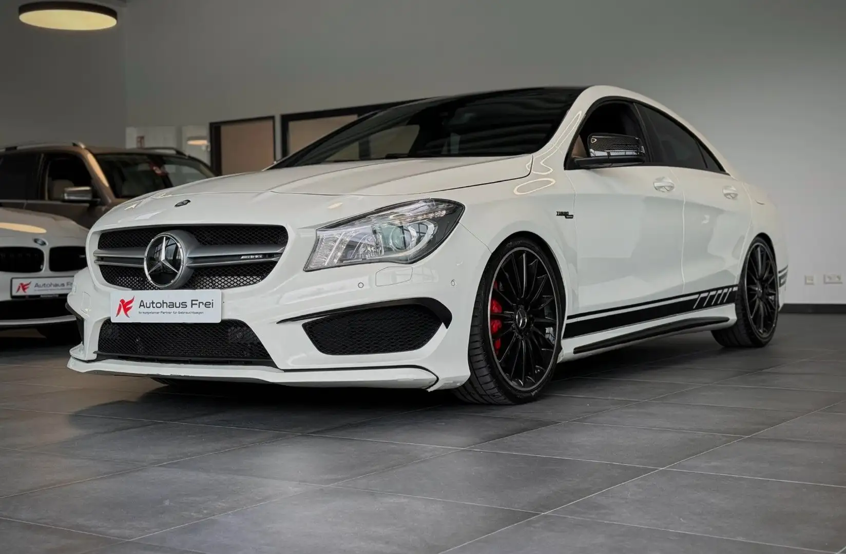 Mercedes-Benz CLA 45 AMG 4Matic *Panorama*Kamera*Rote Bremse* Wit - 2
