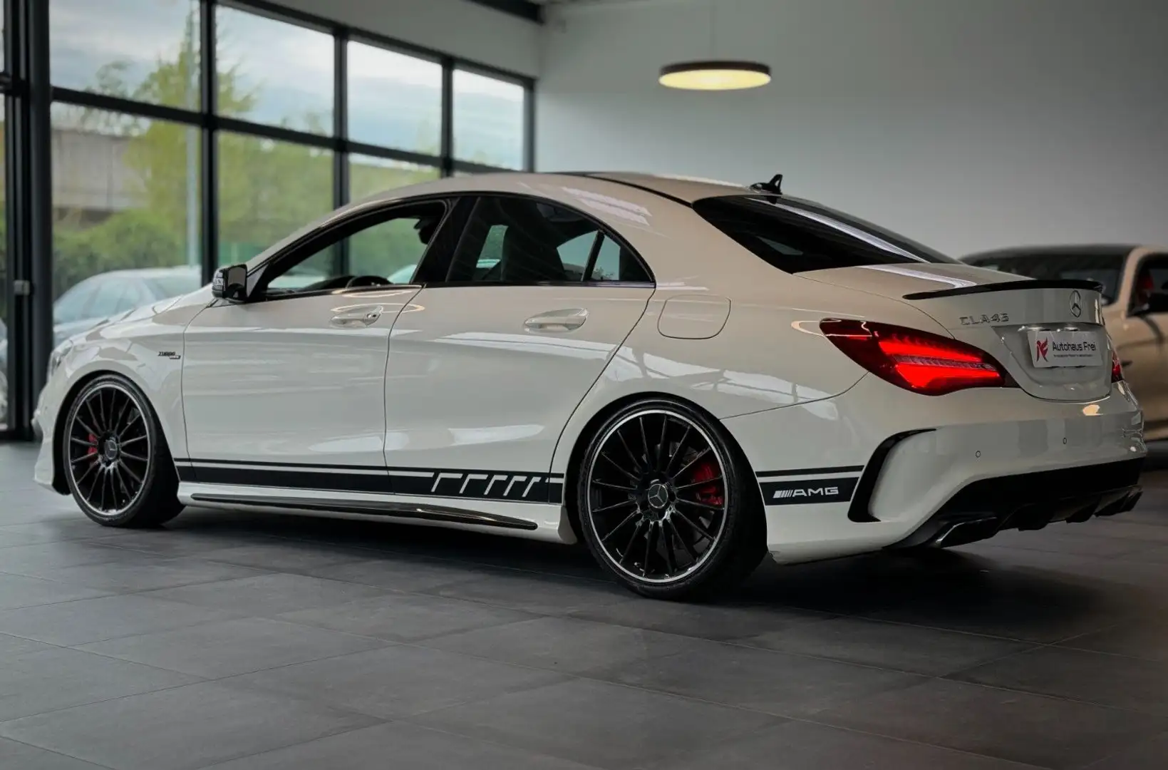 Mercedes-Benz CLA 45 AMG 4Matic *Panorama*Kamera*Rote Bremse* Wit - 1