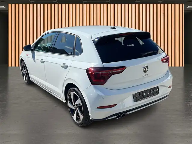 Volkswagen Polo view 4