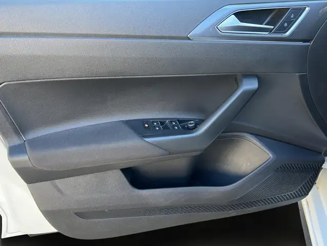 Volkswagen Polo view 5