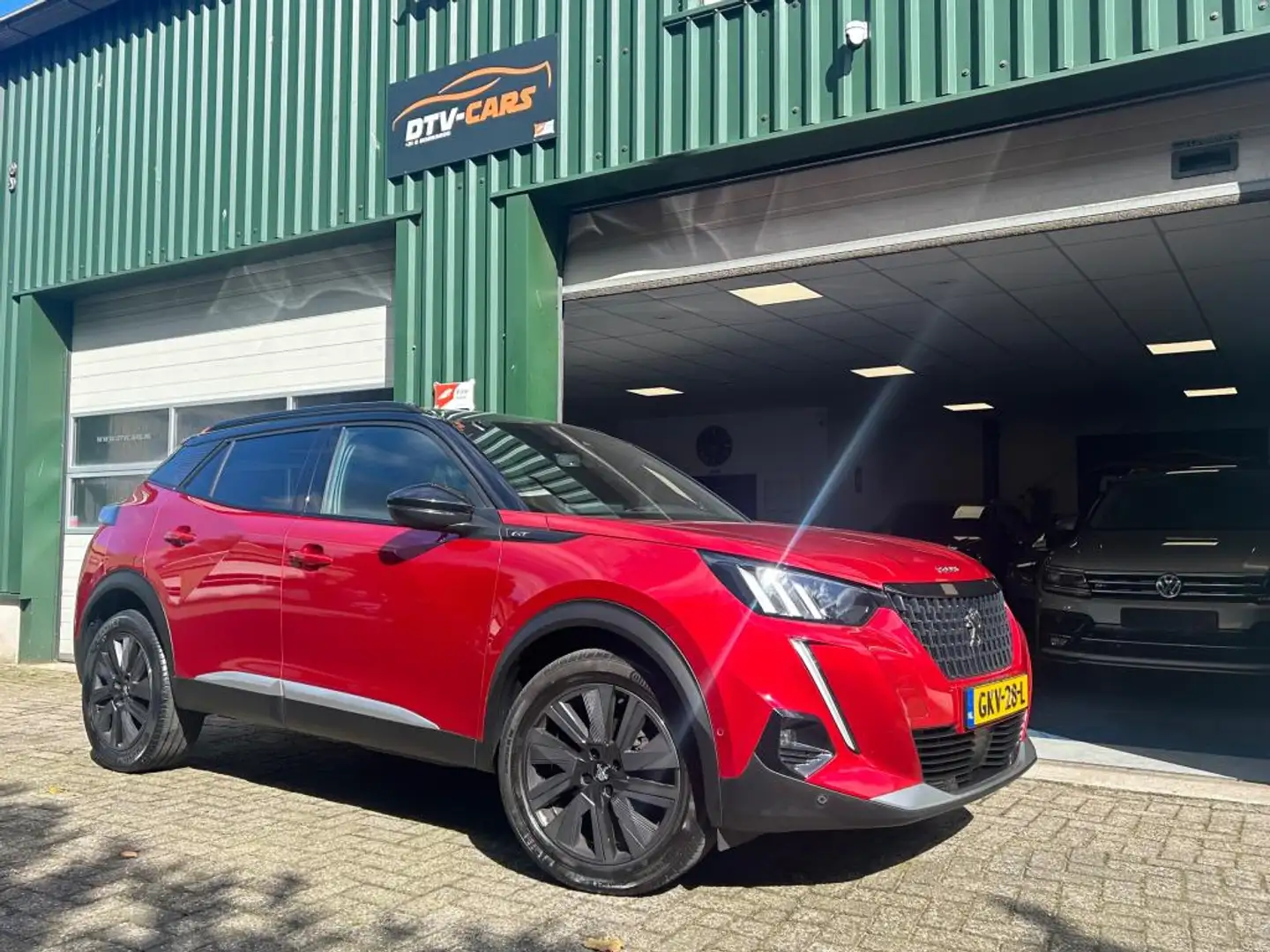 Peugeot 2008 1.2 PureTech GT 155pk Automaat Pano Full optie’s Rot - 2