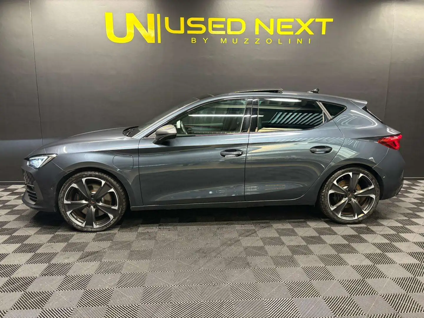 CUPRA Leon VZ 1.4 e-Hybrid 245 CH DSG6 TOIT PANO / ACC / F... Gris - 2