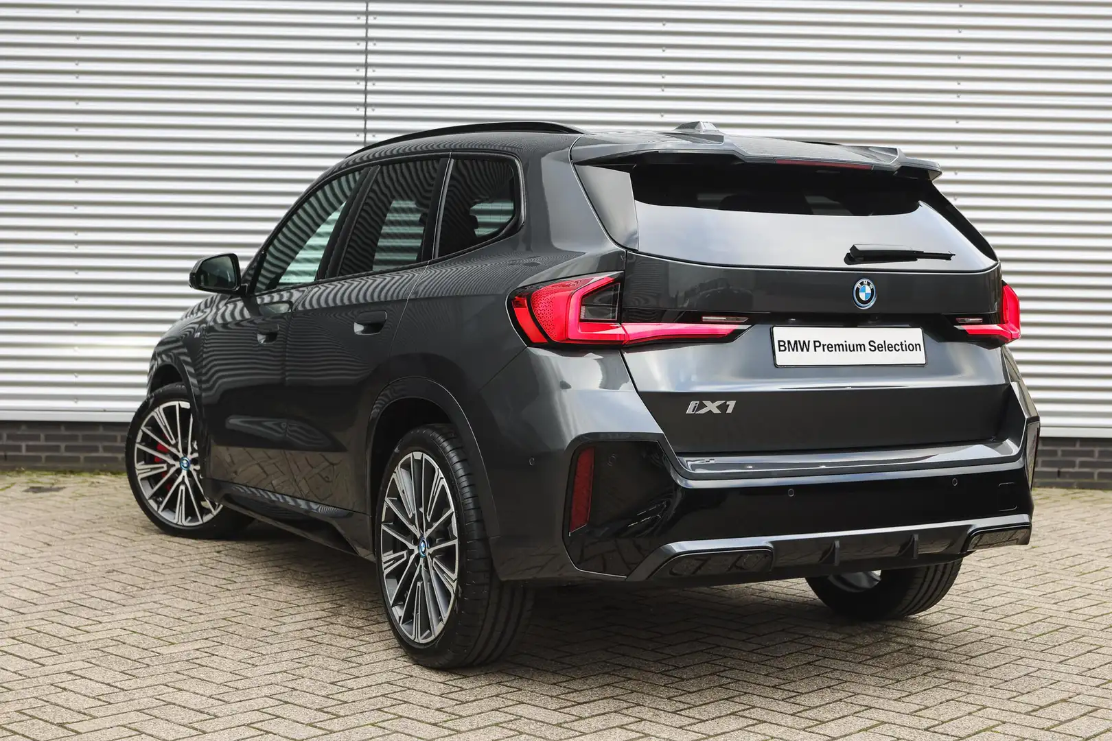 BMW iX1 eDrive20 High Executive M Sport / Panoramadak / Sp Gris - 2