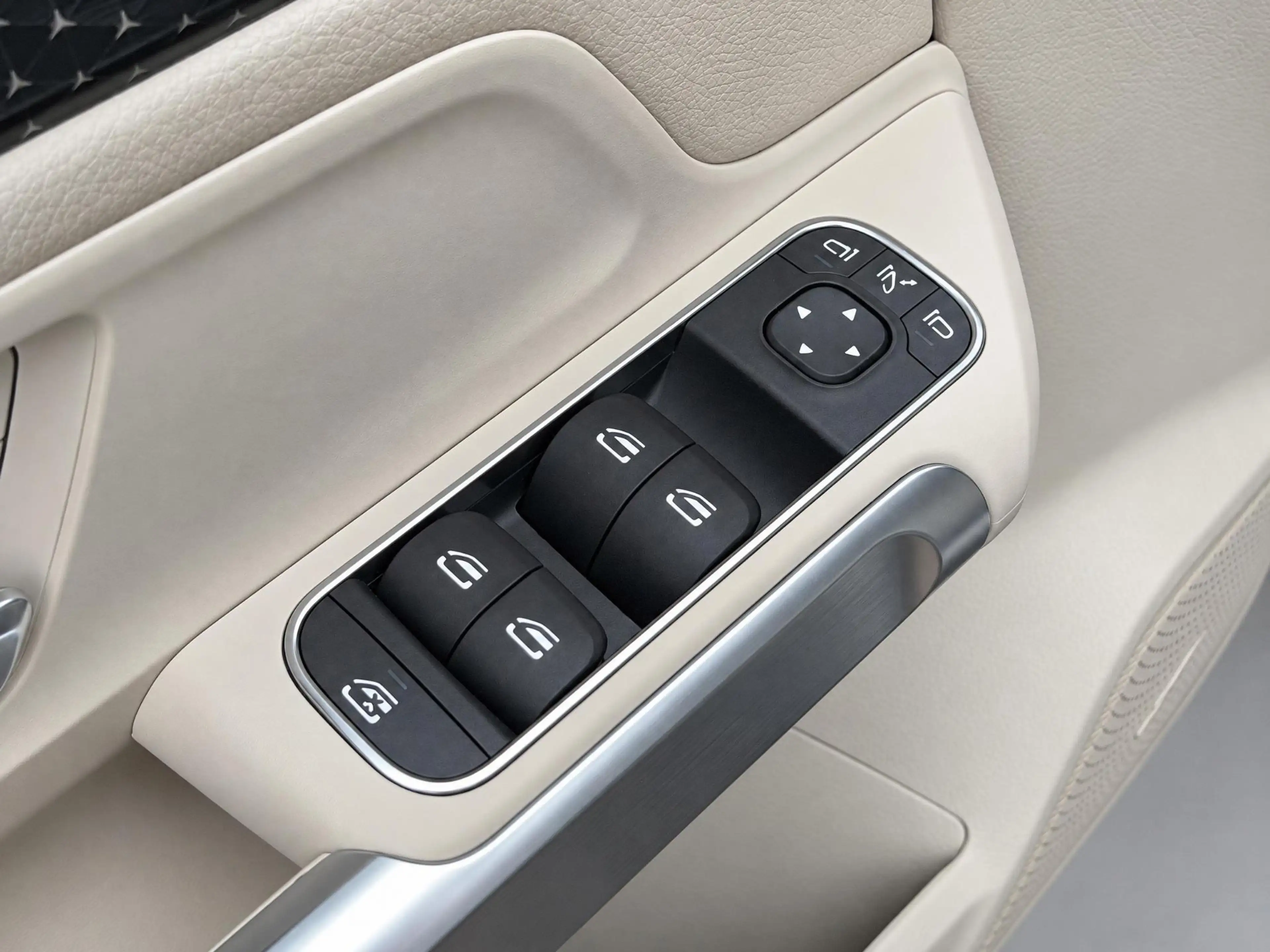 Mercedes-Benz EQB 250 250+ Luxury Line 71 kWh — photo 15