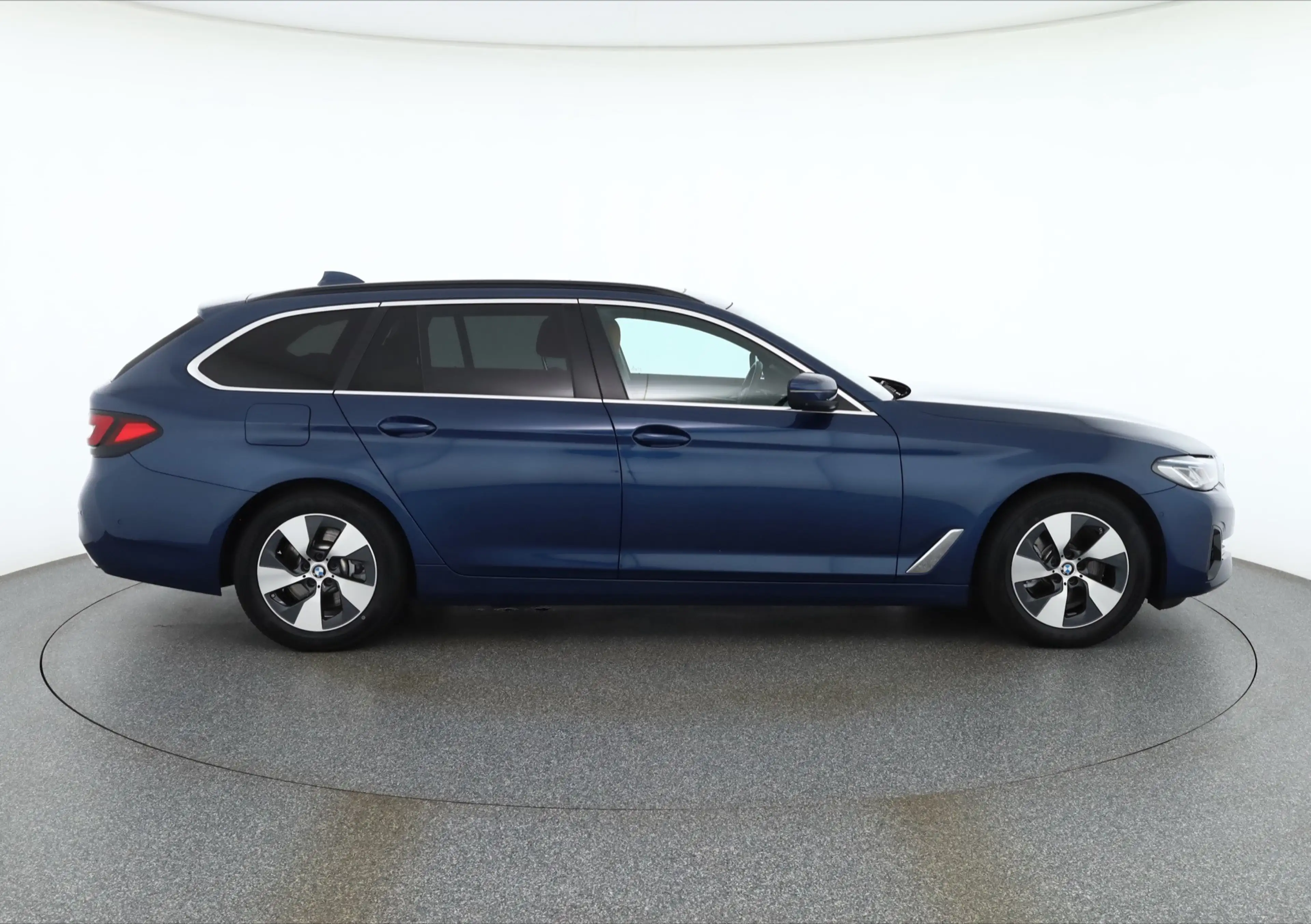 BMW 520 520i Luxury Line LED Navi Panorama Head-Up — photo 6