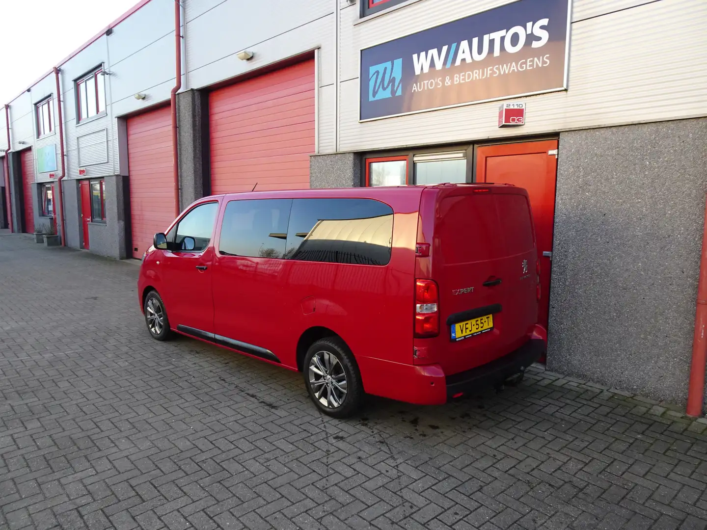 Peugeot Expert 231L 2.0 BlueHDI 180 DC Premium 180 PK LEER Czerwony - 2