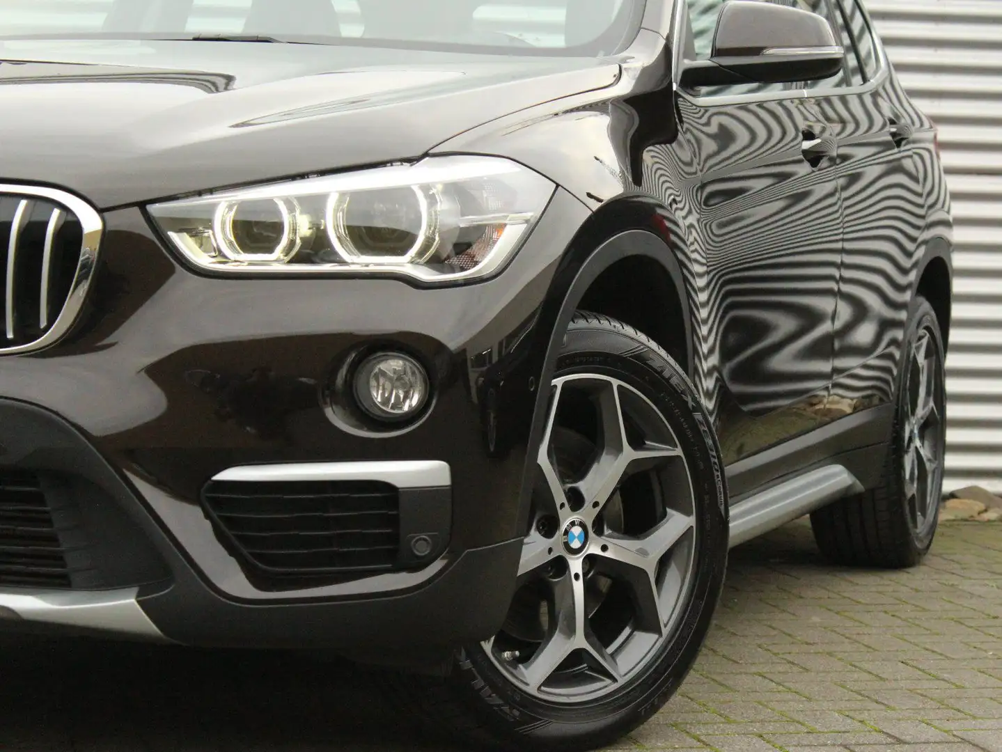BMW X1 xDrive 20i xLine Automaat Bruin - 2