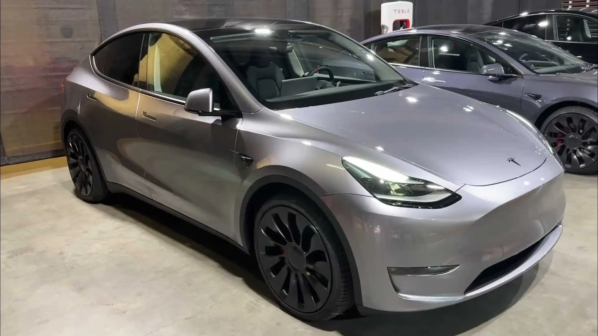 Tesla Model Y Model+Y+72.5+kWh+Dual+Motor+Long+Range+(324+kW) Grijs - 2